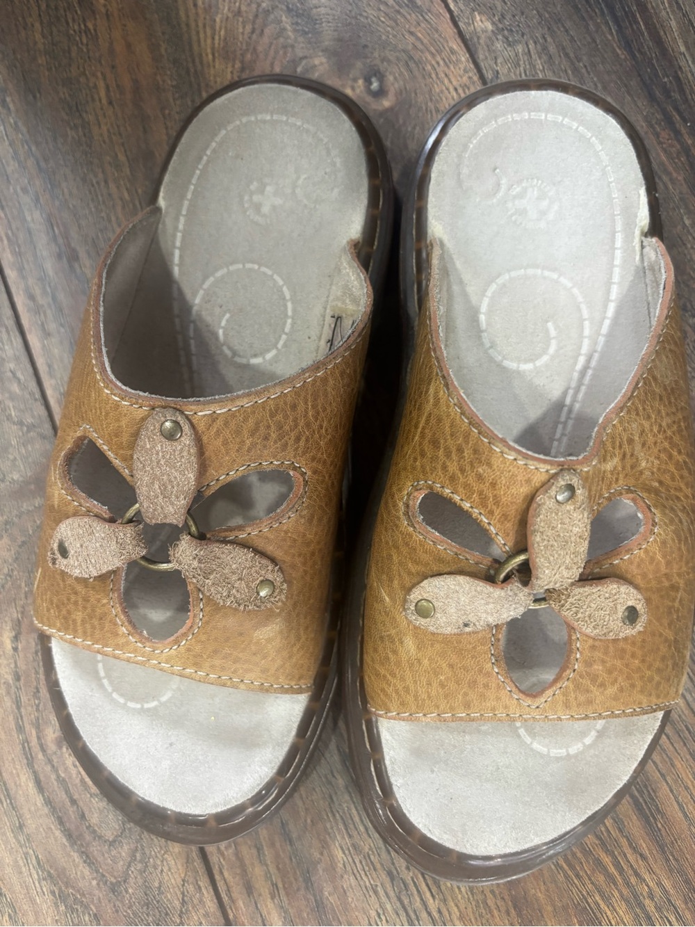 Vintage Dr. Martens Brown Leather Floral Cutout Slide Sandals - Picture 9 of 10